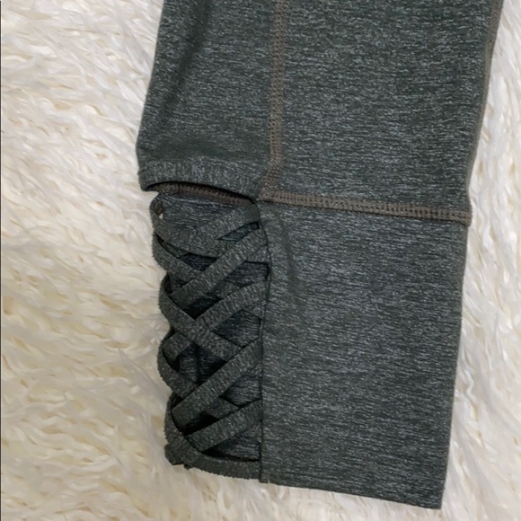 Athleta Quest Mind Over Mat Capri in Jasper Green - Picture 5 of 9